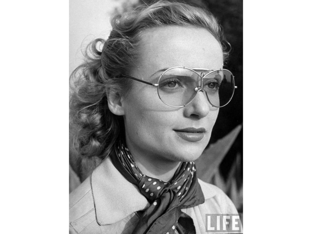 Elegant style icon wardrobe essentials: The Polka dot: Carole Lombard in polka dot silk scarf, photo by Alfred Eisenstaedt