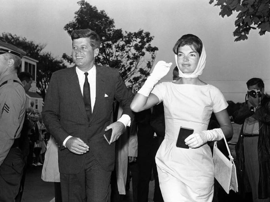 Elegant style icon wardrobe essentials: Jackie Onassis Kennedy’s headscarves