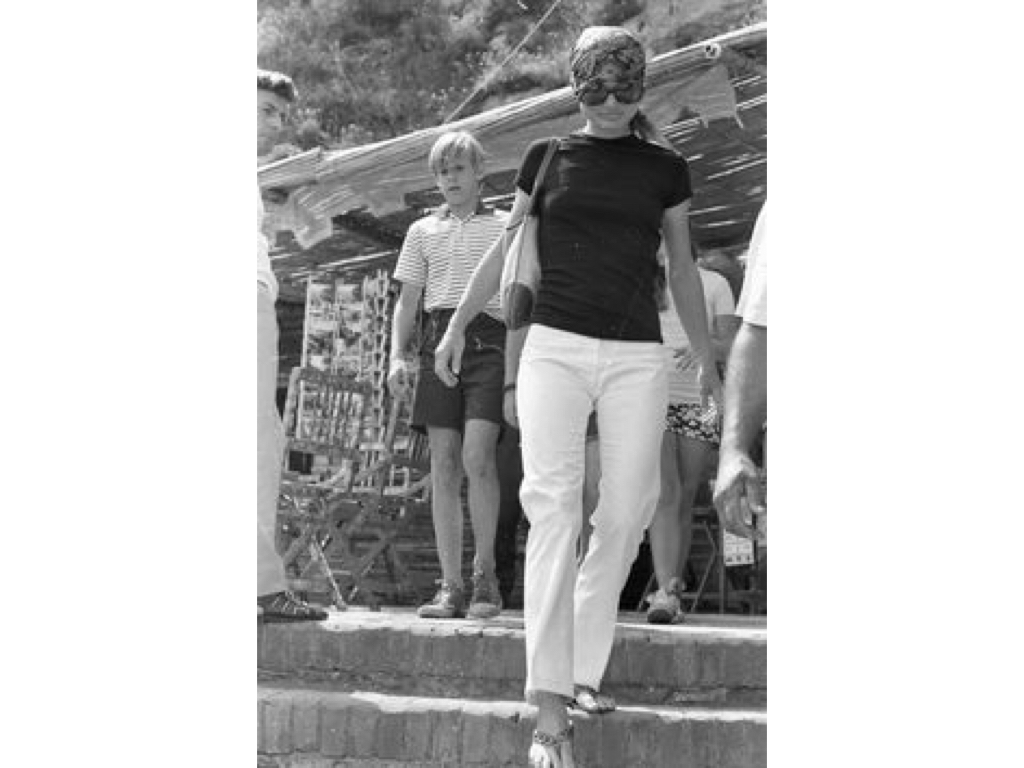 Elegant style icon wardrobe essentials: Jackie Onassis Kennedy’s headscarves