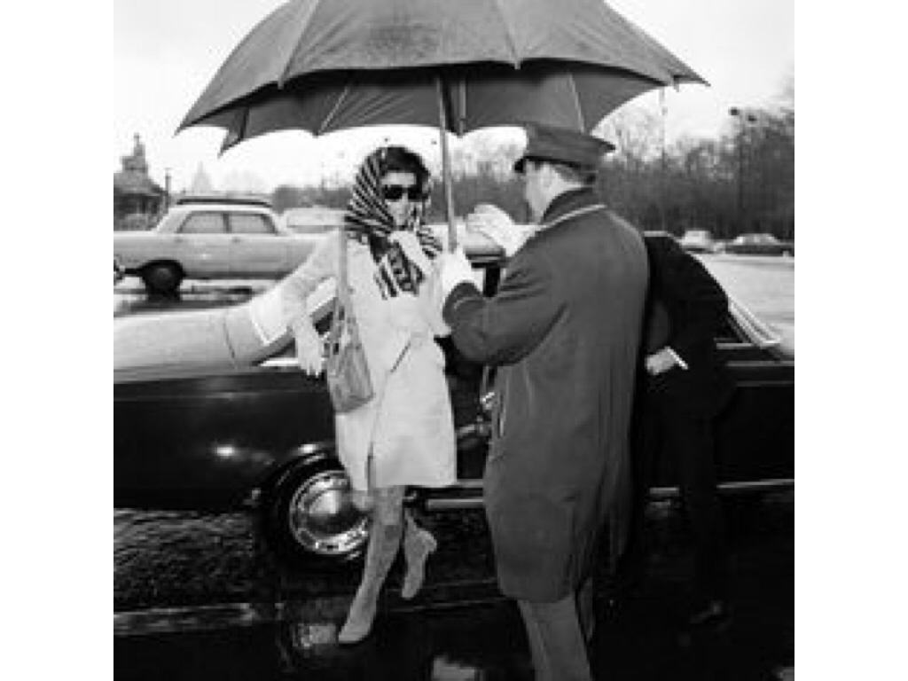 Elegant style icon wardrobe essentials: Jackie Onassis Kennedy’s headscarves