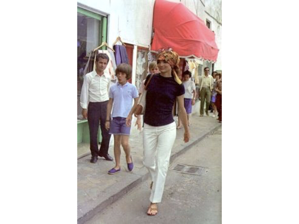Elegant style icon wardrobe essentials: Jackie Onassis Kennedy’s headscarves