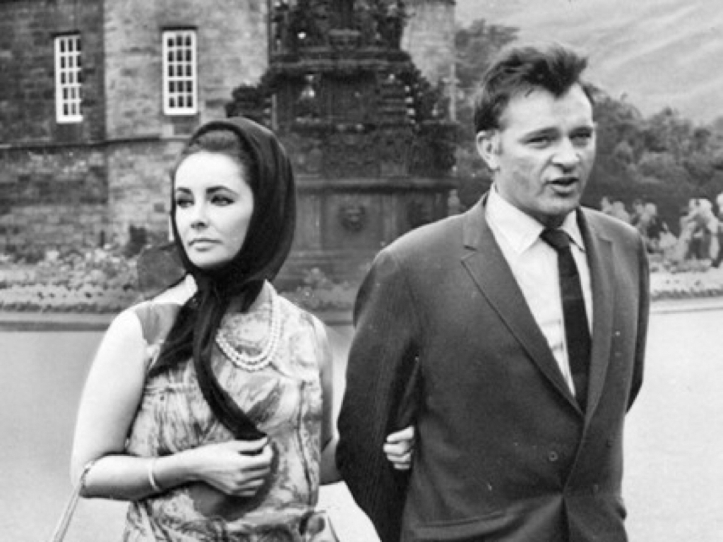 Elegant style icon wardrobe essentials: Elizabeth Taylor in headscarves