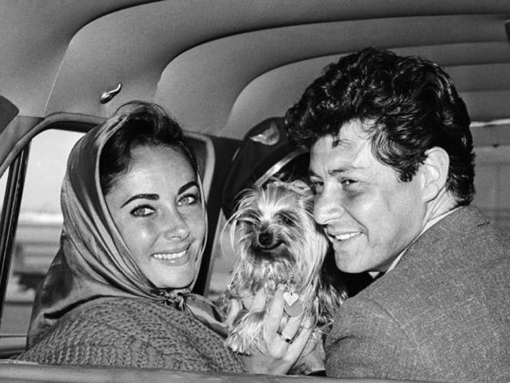 Elegant style icon wardrobe essentials: Elizabeth Taylor in headscarves
