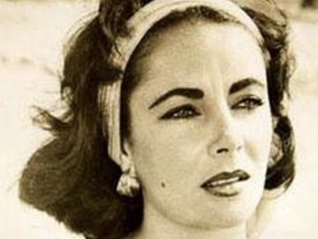 Elegant style icon wardrobe essentials: Elizabeth Taylor in headscarves