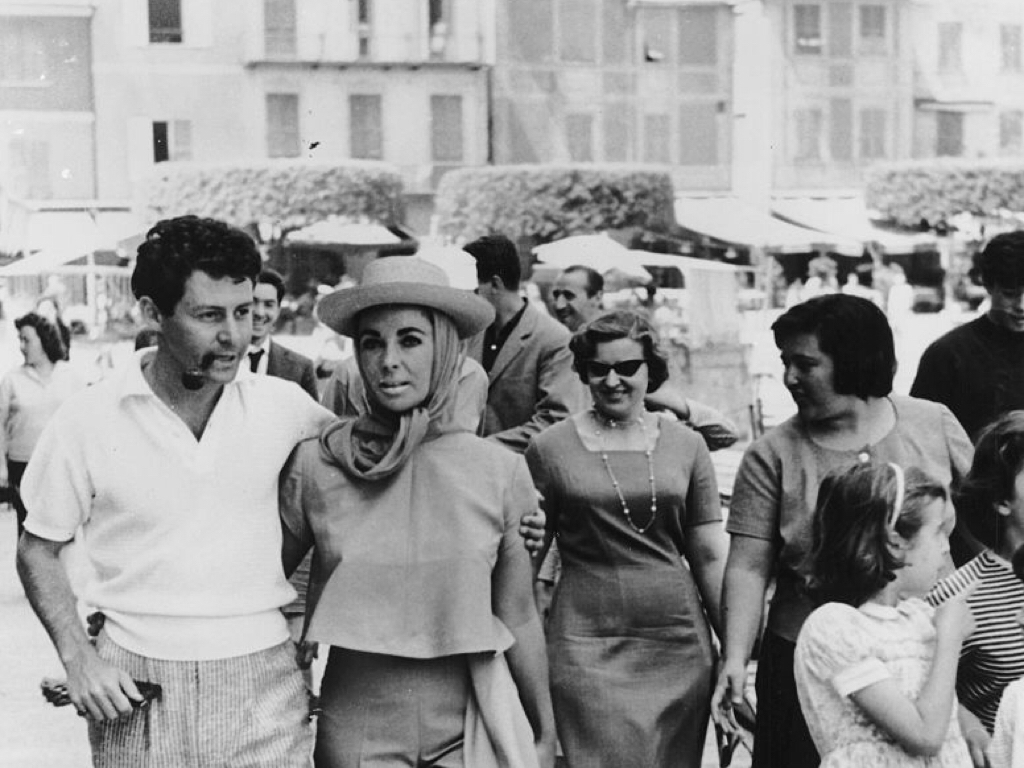 Elegant style icon wardrobe essentials: Elizabeth Taylor in headscarves