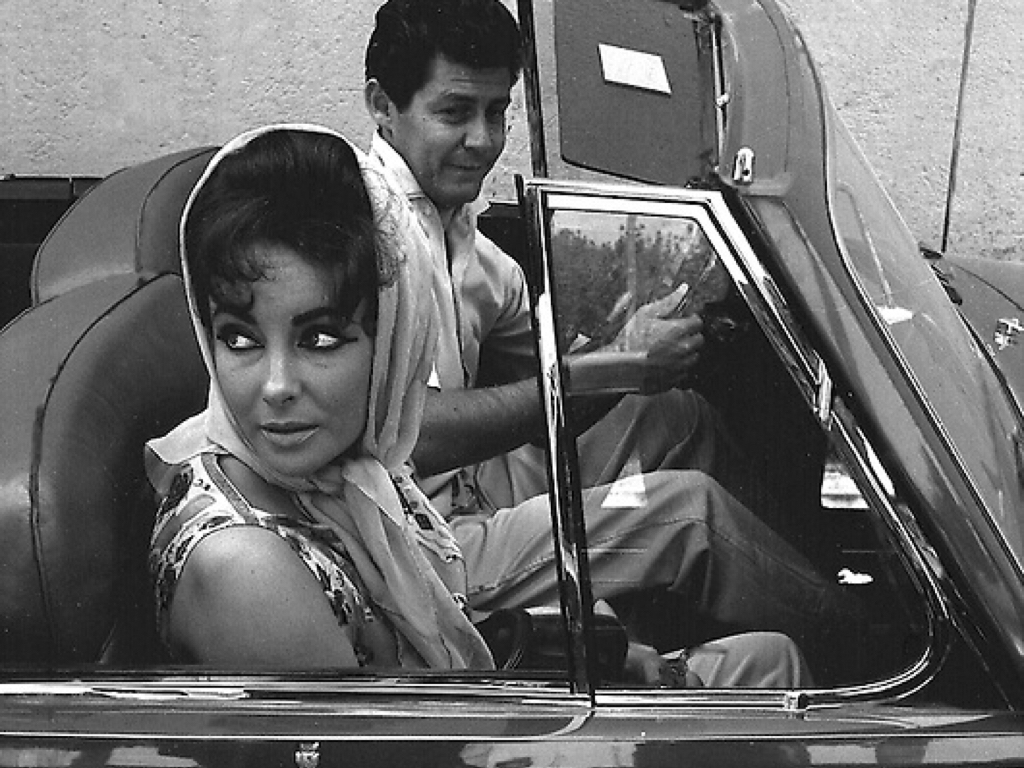 Elegant style icon wardrobe essentials: Elizabeth Taylor in headscarves