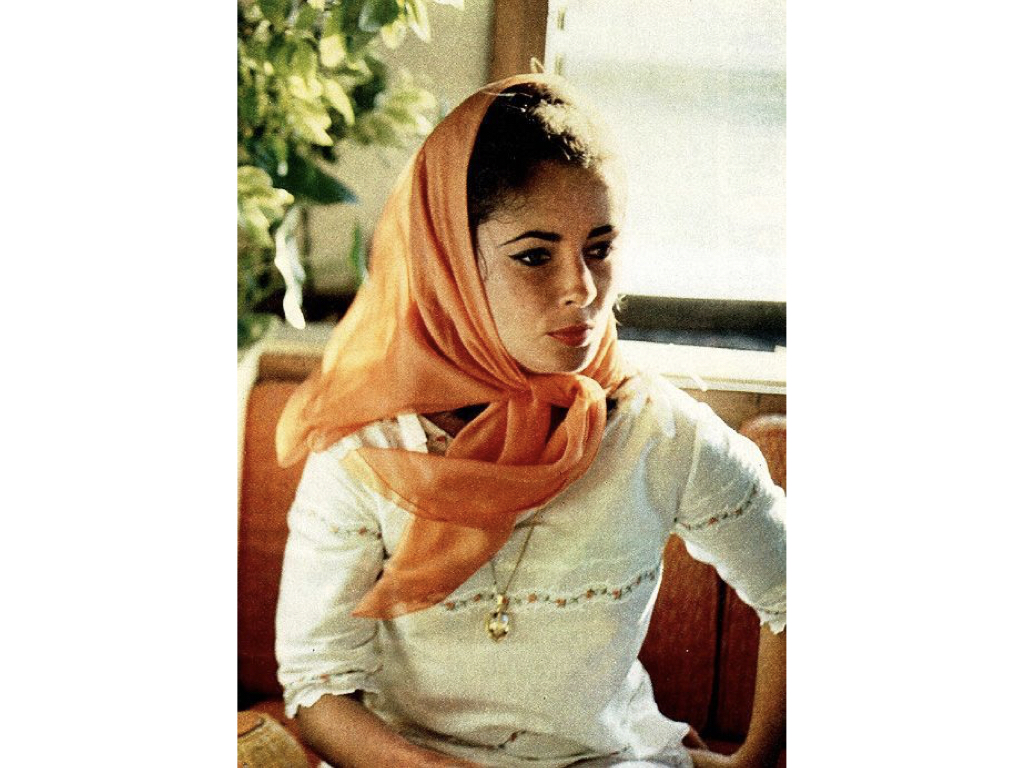 Elegant style icon wardrobe essentials: Elizabeth Taylor in headscarves