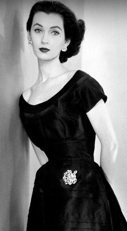 Dovima(11 December 1927-3 May 1990)
