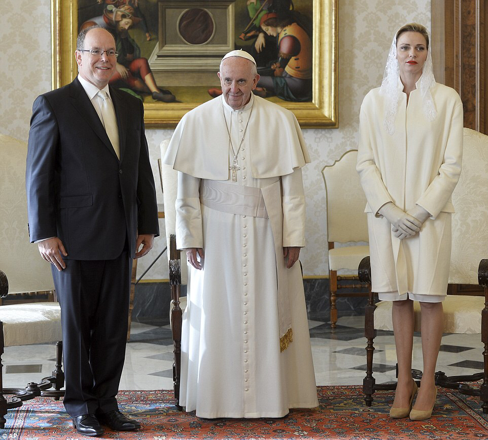 Le privilège du blanc, the special Vatican dress code of Royal Catholic women