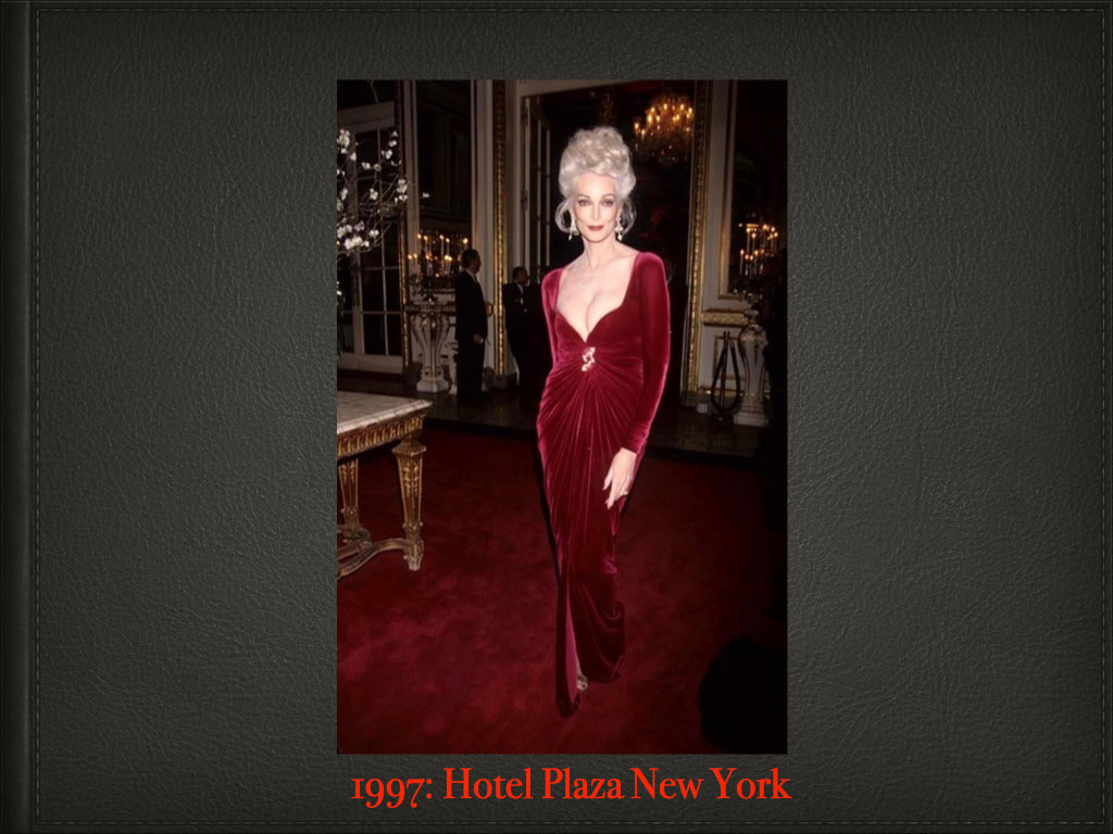 The most elegant looks of the eldest supermodel ​Carmen Dell'Orefice