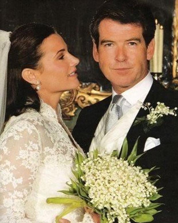 Pierce Brosnan and his second wife Keely Shaye Smith on their wedding, 2001