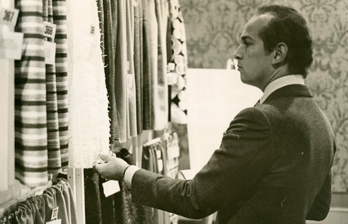 Oscar de la Renta young jeune