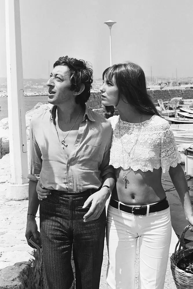Elegant style icon wardrobe essentials: Jane Birkin in jeans