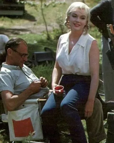 Marilyn Monroe and Arthur Miller on the film set of The Misfits