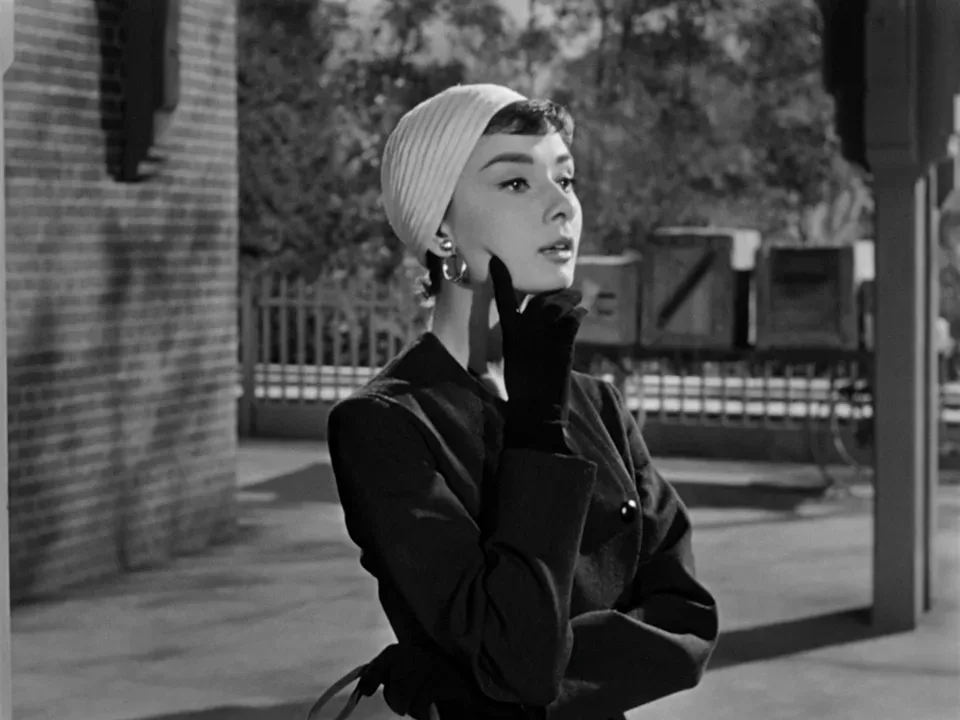 Audrey Hepburn in a collarless suit and turban hat, Sabrina (film, 1954)