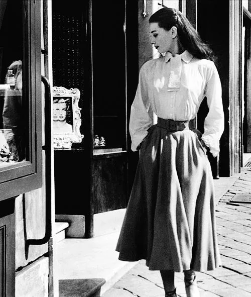 Audrey Hepburn in a white shirt with buttoned sleeves, Roman Holiday (film, 1953)