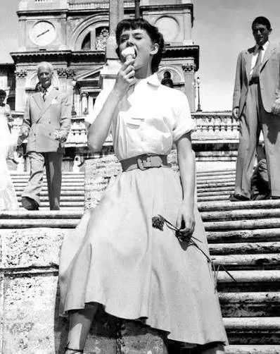 Audrey Hepburn in a white shirt and circle skirt on the Spanish Steps, Roman Holiday (film, 1953)