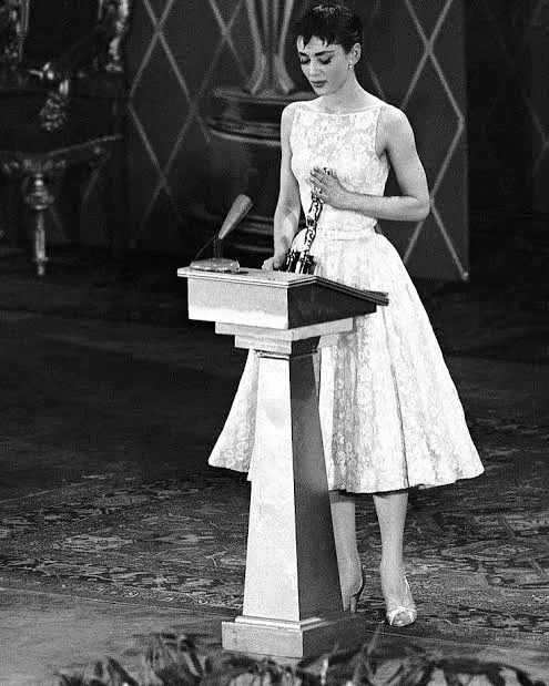 Audrey Hepburn at the Academy Awards, 25 March 1954
