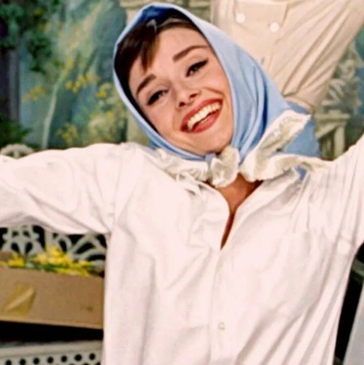 Audrey Hepburn wearing headscarf in film Funny Face(1957)