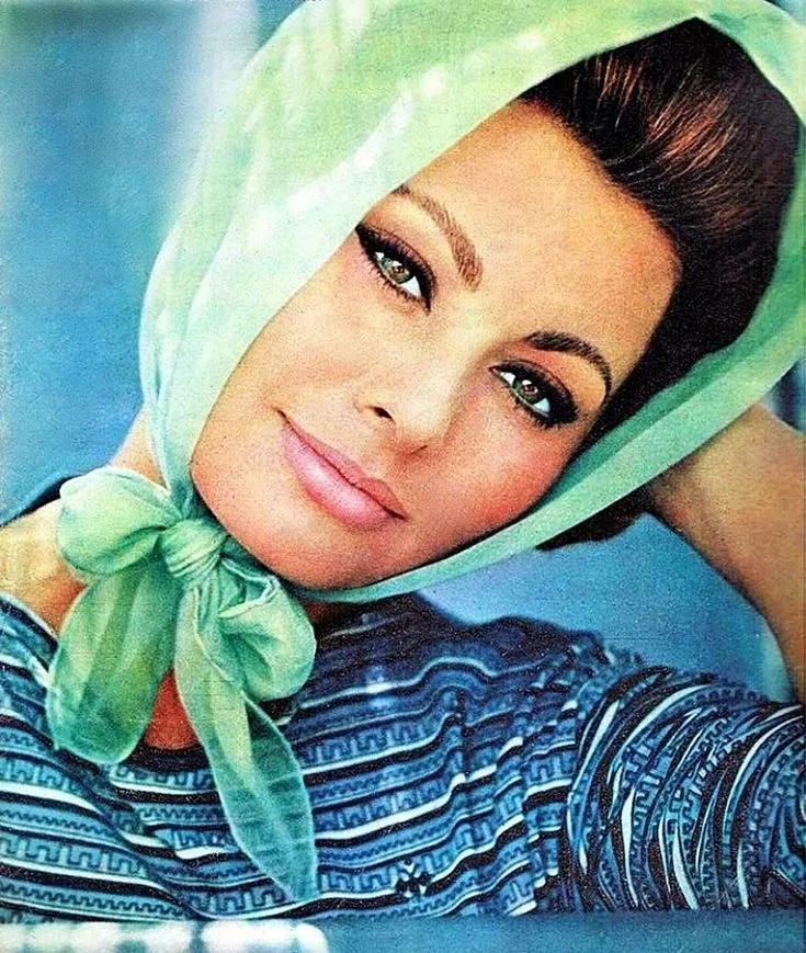 Elegant style icon wardrobe essentials: Sophia Loren in headscarves
