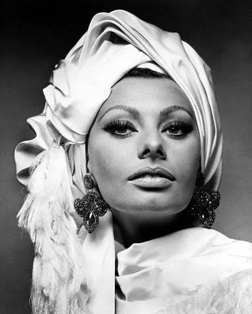 Elegant style icon wardrobe essentials: Sophia Loren in headscarves