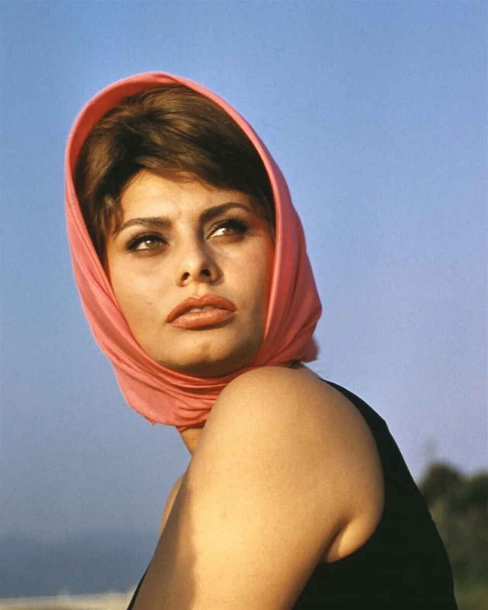 Elegant style icon wardrobe essentials: Sophia Loren in headscarves