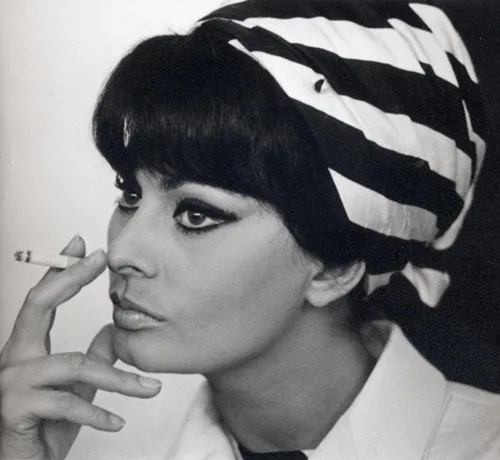 Elegant style icon wardrobe essentials: Sophia Loren in headscarves