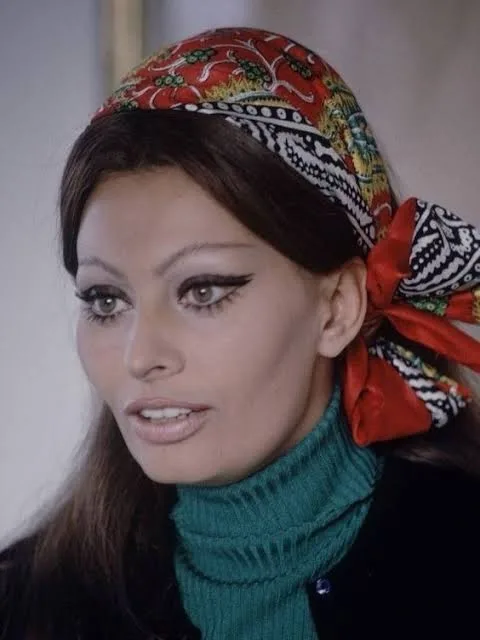 Elegant style icon wardrobe essentials: Sophia Loren in headscarves