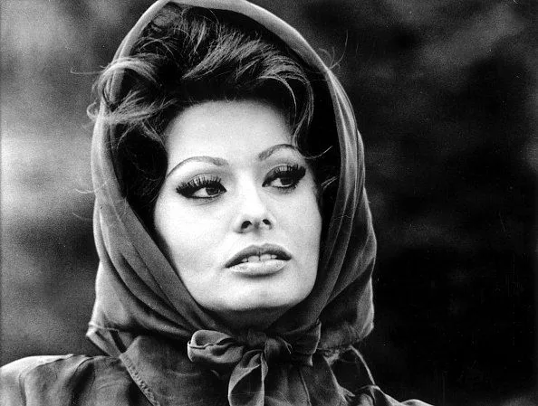 Elegant style icon wardrobe essentials: Sophia Loren in headscarves
