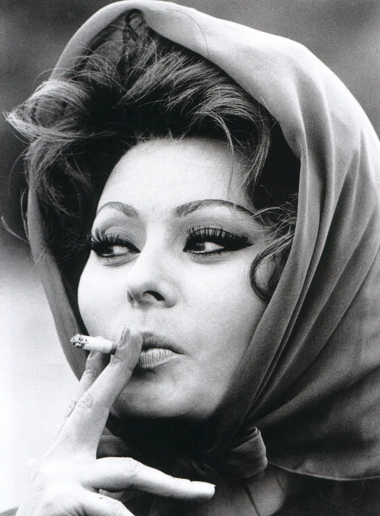 Elegant style icon wardrobe essentials: Sophia Loren in headscarves