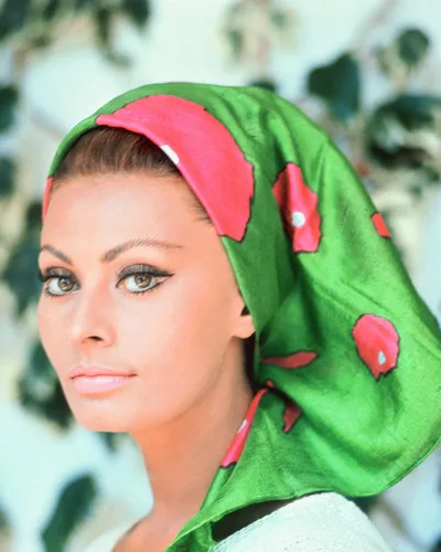 Elegant style icon wardrobe essentials: Sophia Loren in headscarves
