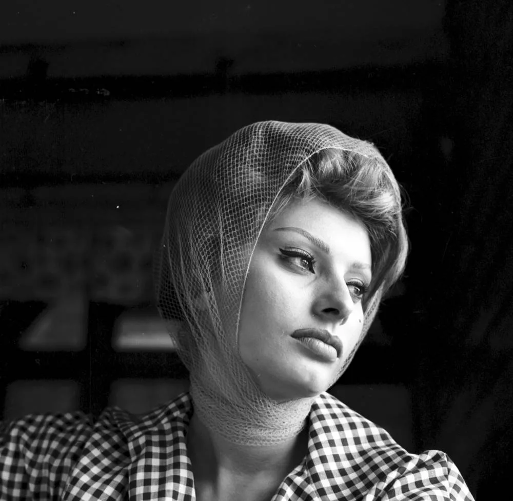 Elegant style icon wardrobe essentials: Sophia Loren in headscarves