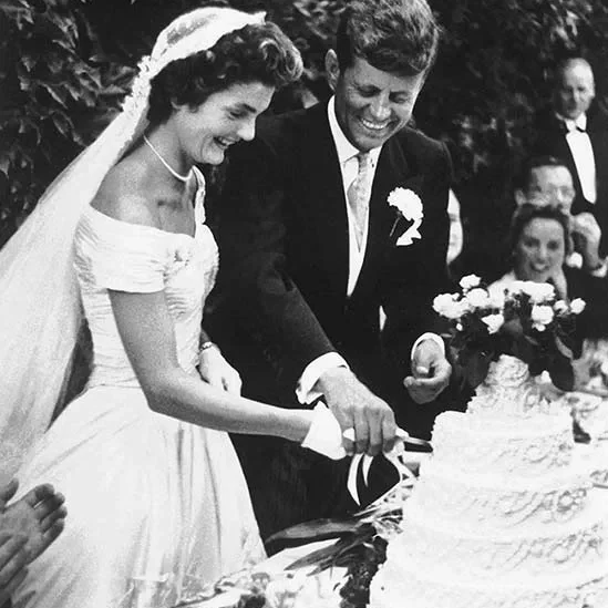 Jacqueline Bouvier and John F. Kennedy cutting their wedding cake, 1953