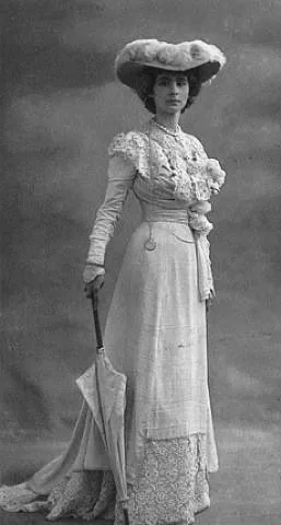 Olga de Meyer, photo by Adolph Meyer, 1905