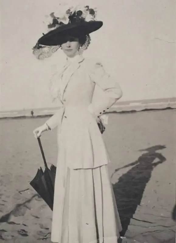 Olga de Meyer(8 August 1871 – 6 January 1931)