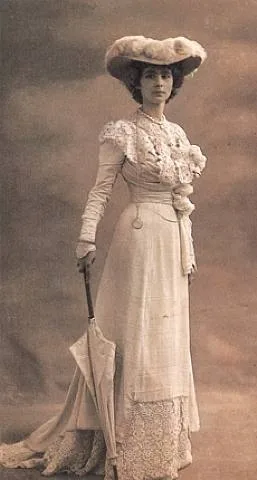 Olga de Meyer, photo by Adolph Meyer, 1905