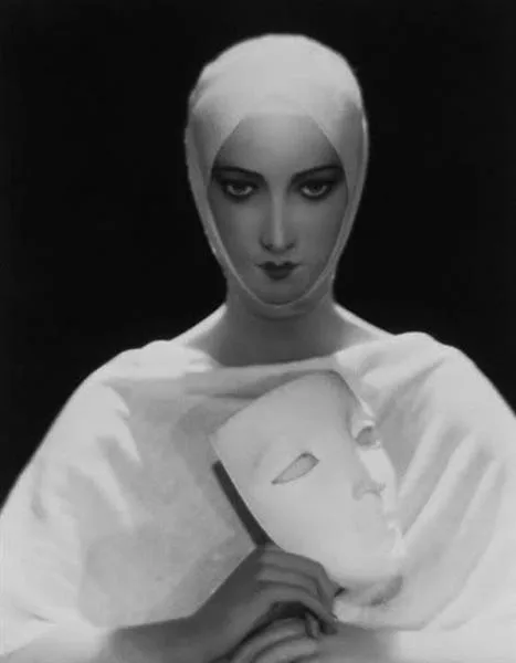 Elizabeth Arden publicity photo by Adolph de Meyer