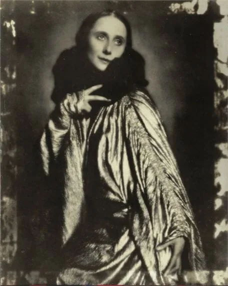 Anna Pavlova (12 February 1881 – 23 January 1931), elegant icon
