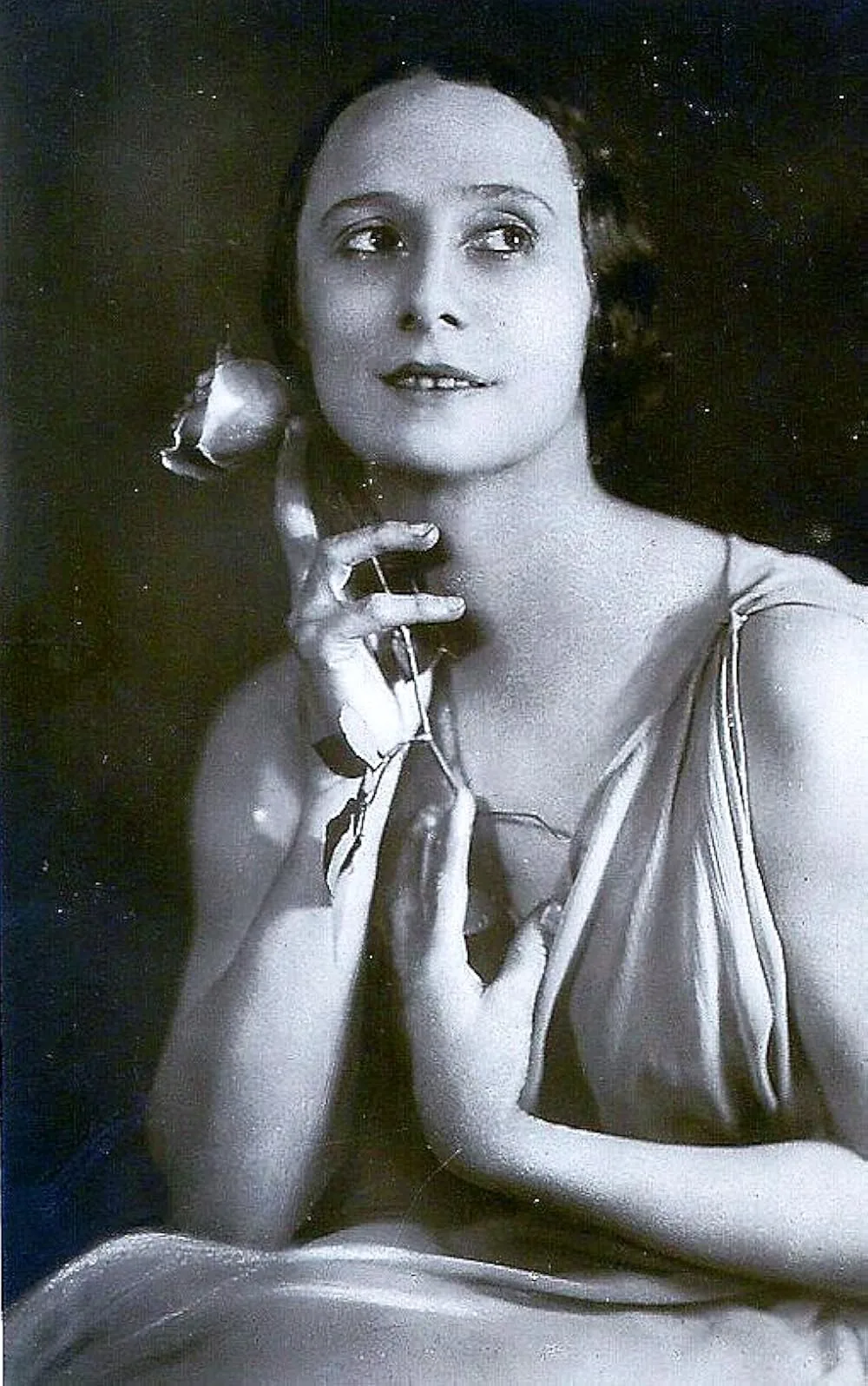 Anna Pavlova (12 February 1881 – 23 January 1931), elegant icon