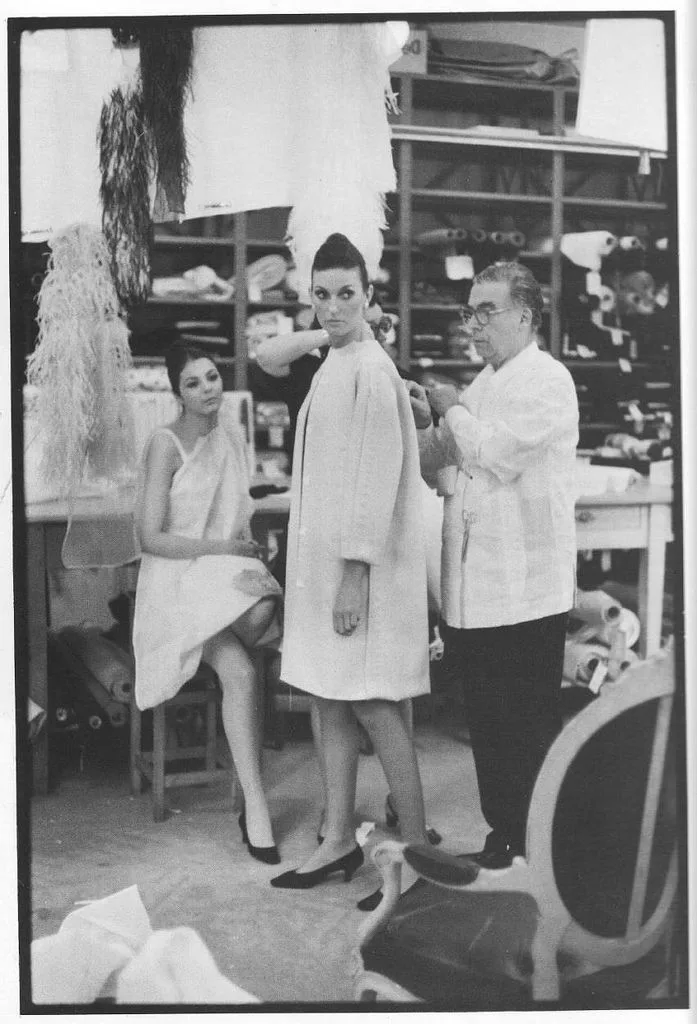 Cristóbal Balenciaga Eizaguirre at work