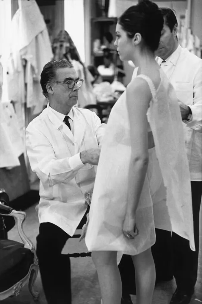 Cristóbal Balenciaga Eizaguirre at work