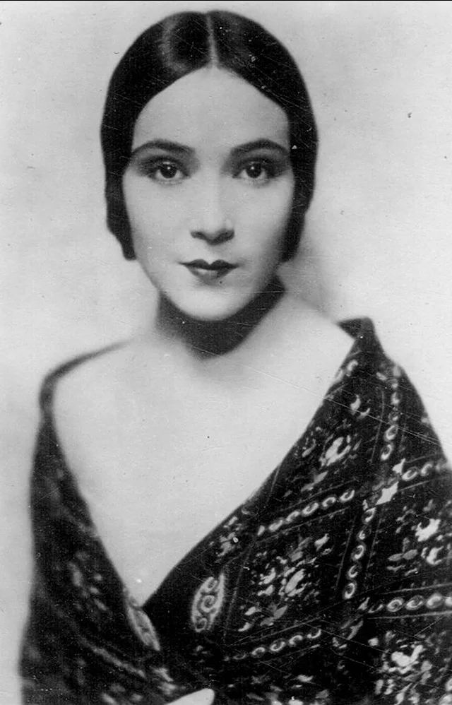 Dolores del Río as a young woman in Mexico in the early 1920s