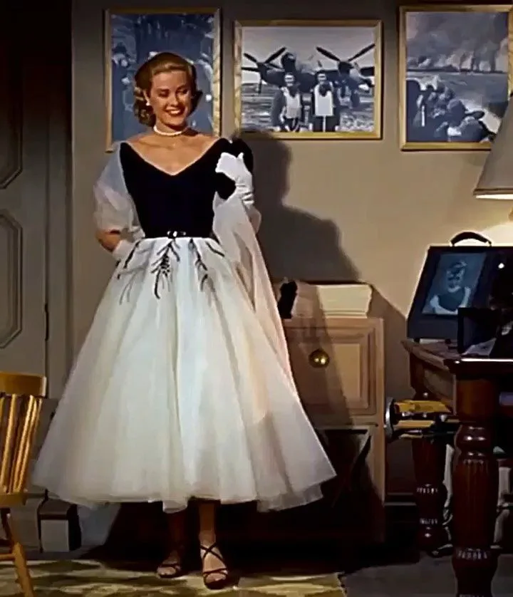 Edith Head's design for Grace Kelly in Rear Window (1954)