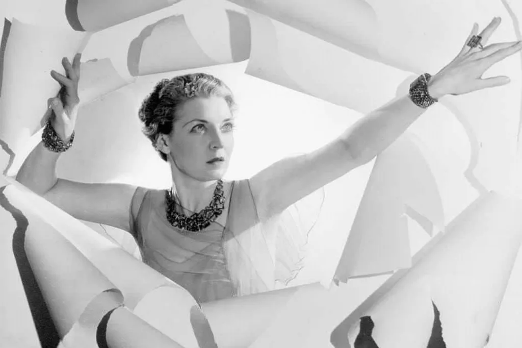 Mona von Bismarck (born Mona Travis Strader; 5 February 1897 – 10 July 1983), elegancepedia