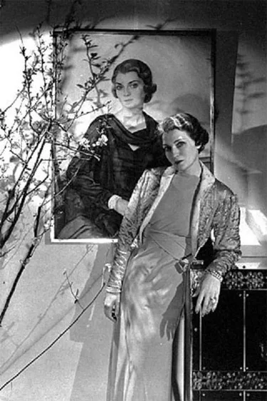 Mona von Bismarck (born Mona Travis Strader; 5 February 1897 – 10 July 1983), elegancepedia