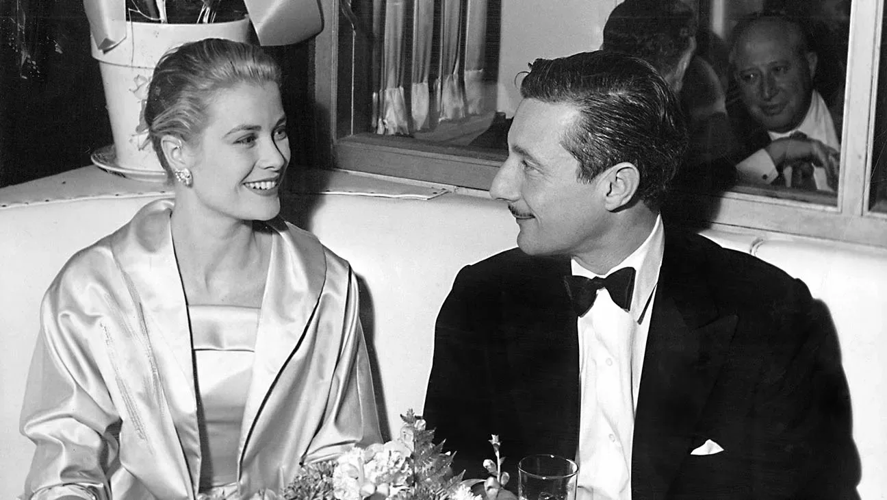 Grace Kelly with Oleg Cassini in restaurant