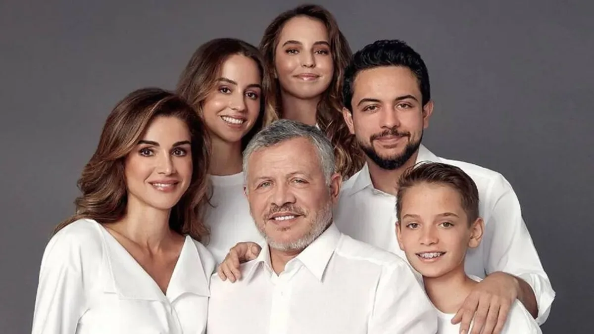 Queen Rania and her husband King Abdullah II of Jordan with their children