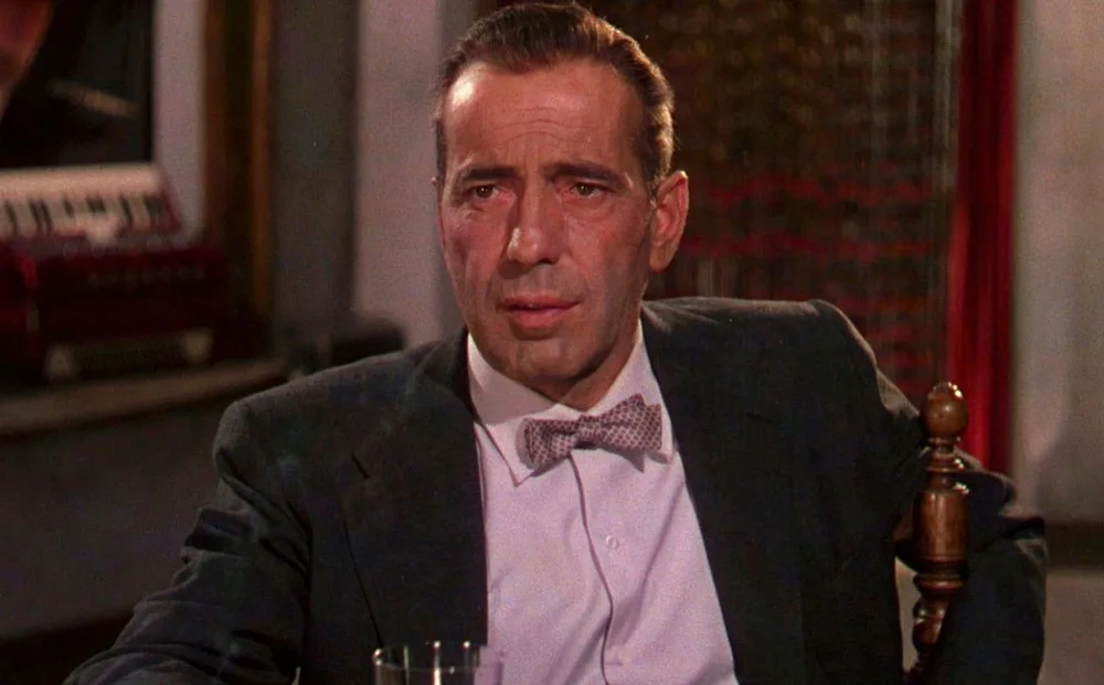 Humphrey Bogart as Harry Dawes at the rainy funeral in The Barefoot Contessa (film, 1954)